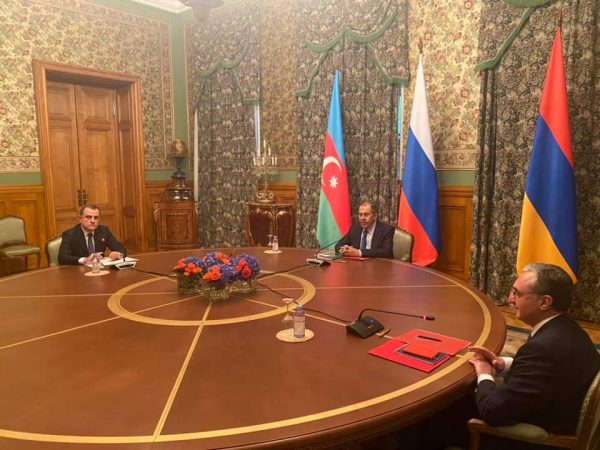 NË HAPAT E PAQES/ Mbahet takimi i parë Azerbajxhan-Armeni, e ndërmjetëson Rusia