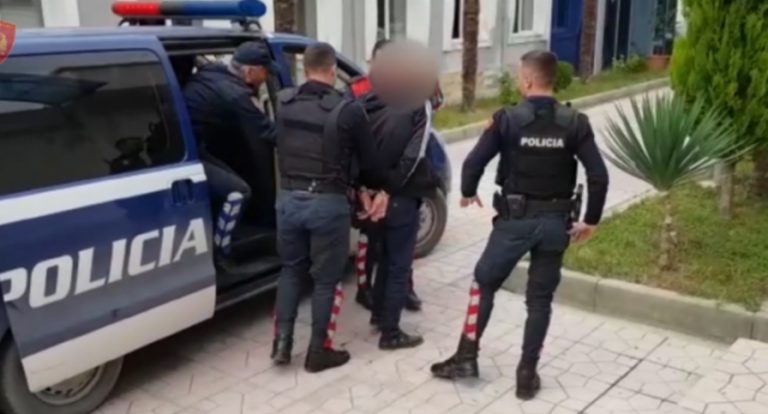 UDHËTONIN ME “PORCHE” DHE “FERRARI”/ Arrestohen tre ‘të fortët’ në Fier, kërcënuan dhe dhunuan policët