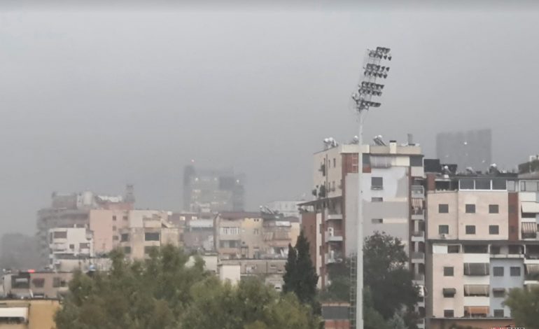 RESHJET E SHIUT/ Tirana pushtohet edhe nga mjegulla (PAMJET)