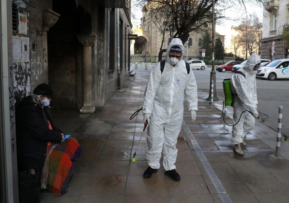 COVID-19 NË BULLGARI/ E detyrueshme mbajtja e maskës në ambientet e jashtme