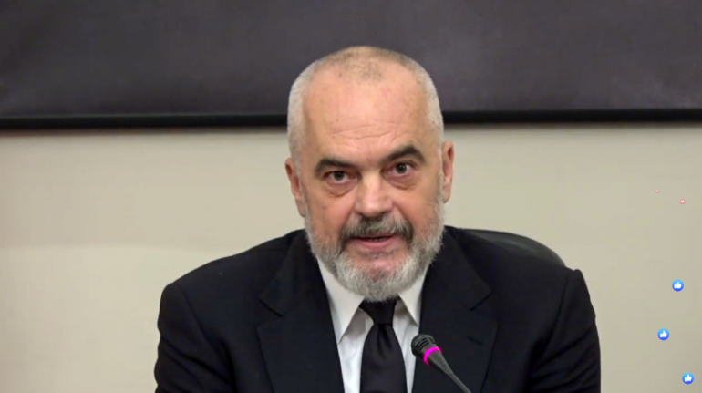IRONIA/ Rama “thumbon” Bashën: Qytetarët nuk kthehen më tek plehrat o Lul! Kështu do të bëhesh kryeministër ti o mik?