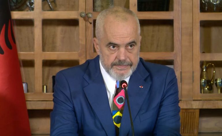 “NUK VIJ TE JU PA MBYLLUR GREVËN”/ Rama sërish mesazh naftëtarëve: Qeveria nuk negocion nën presionin e askujt