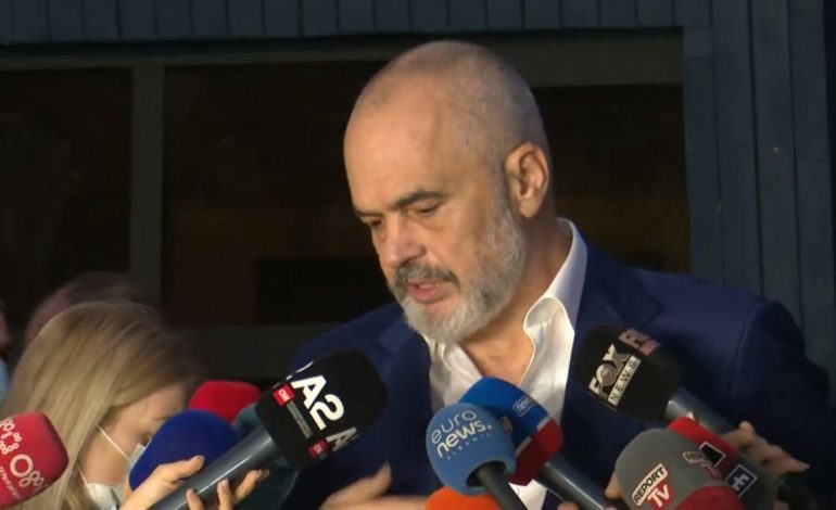 FLET PAS ASAMBLESË/ Rama: Hapim derën për këdo që do të bëhet pjesë e skuadrës sonë. Fatos Nano…