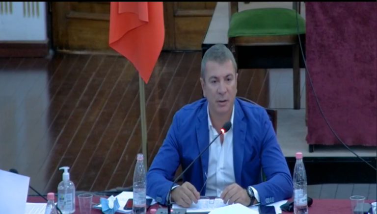 “LIGJET” MIRATOJNË KOALICIONET ME NDRYSHIME UNIKALE/ Ndërpritet mbledhja për propozimin e garimit të kryetarit në 4 zona zgjedhore