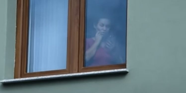 U KAP ME ARMË/ Fjolla Morina del sërish para gjykatës, mbetet në shtëpinë me qira në…