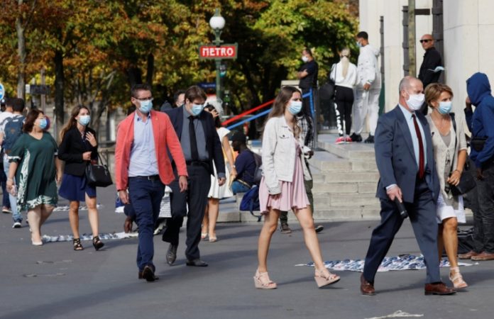 COVID-19/ Sërish rekord rastesh të reja në Francë, mbi 20.000 në 24 orët e fundit
