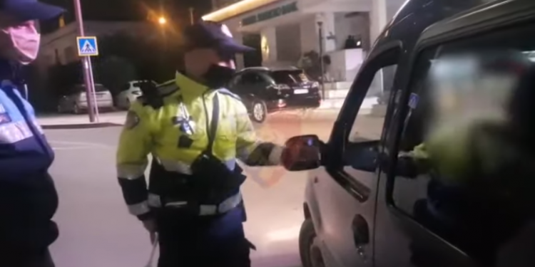 MASKAT ME DETYRIM/ Gjobiten 769 persona, 22 të tjerë shoqërohen për tubim të paligjshëm
