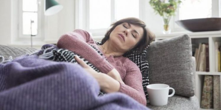 LODHJE, DHIMBJE TRUPI DHE VËSHTIRËSI NË FRYMËMARRJE/ Tejzgjatja e COVID, përse disa njerëz s’po shërohen