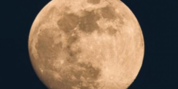 JA PROVAT/ NASA bën zbulimin e ri: Ka ujë në Hënë (VIDEO)
