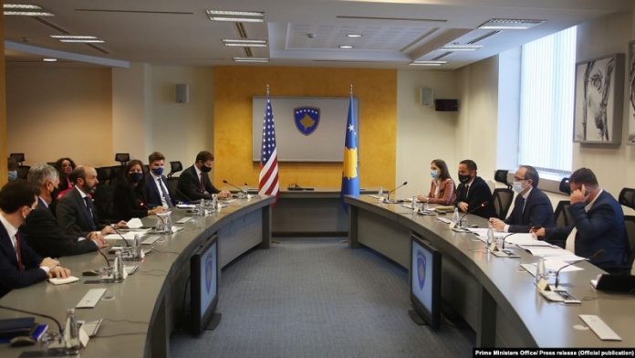 KOSOVË/ Hoti diskuton me një delegacion amerikan për nevojat ekonomike dhe energjetike…