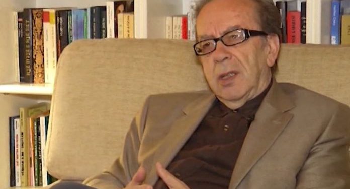 KADARE NDEROHET ME ÇMIM TË RËNDËSISHËM/ Ambasada e SHBA: Të shohim me krenari shkrimtarin më të njohur të Shqipërisë
