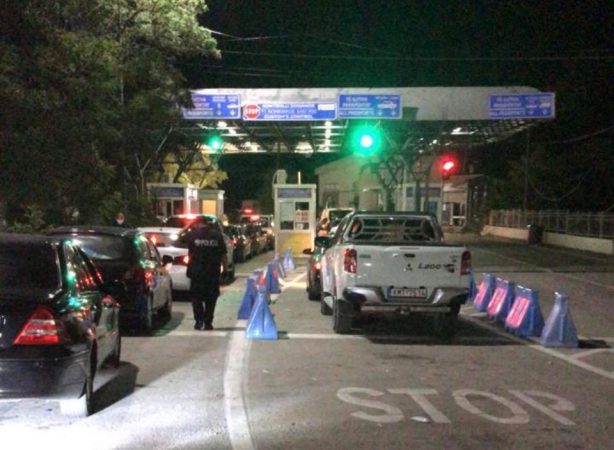 “JEMI TË SHËRBIMIT SEKRET…”/ Tentojnë të kalojnë kufirin në Kakavijë pa test të COVID-19, pas kontrollit policia…