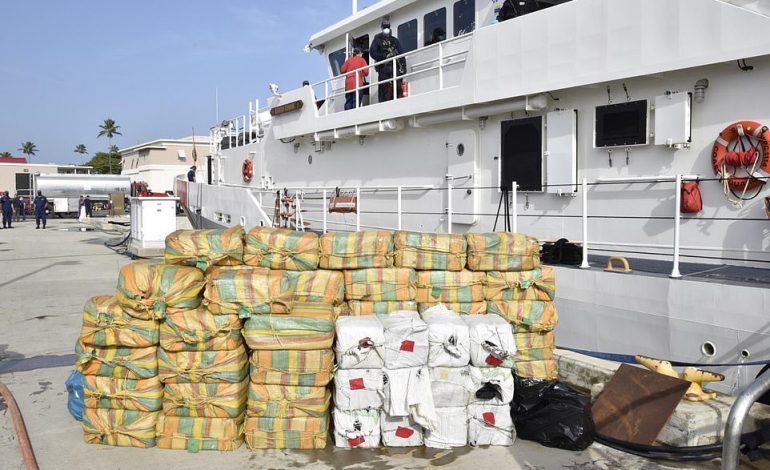 OPERACION ANTIDROGË/ Marina britanike sekuestron kokainë me vlerë 176 milionë euro (FOTO)