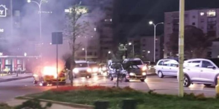 PANIK NË TIRANË/ Makina shpërthen në flakë në mes të rrugës