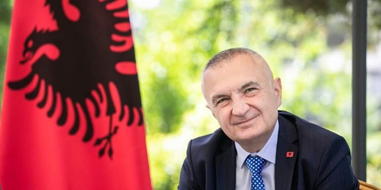 A e di Presidenti si dhe sa gjobitesh për maskat në vendet e tjera?
