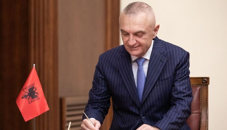 SKANDALI/ Ilir Meta jep shtetësi për 4 ditë, duke injoruar sigurinë kombëtare dhe shmangur Ministrinë e Brendshme
