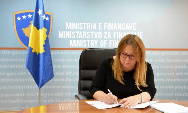 KOSOVË/ Zhdukja e 2 milionë eurove nga Thesari i Shtetit, ministrja e Financave: Po përpiqemi të…