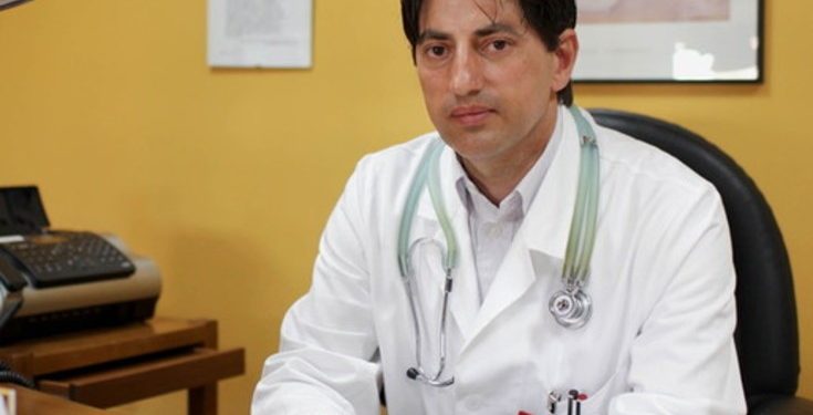 “NË ITALI ËSHTË ULUR NUMRI I INFEKTIMEVE NGA MBAJTJA E MASKËS”/ Mjeku Baçi: Në spitale përfundojnë të rinjtë
