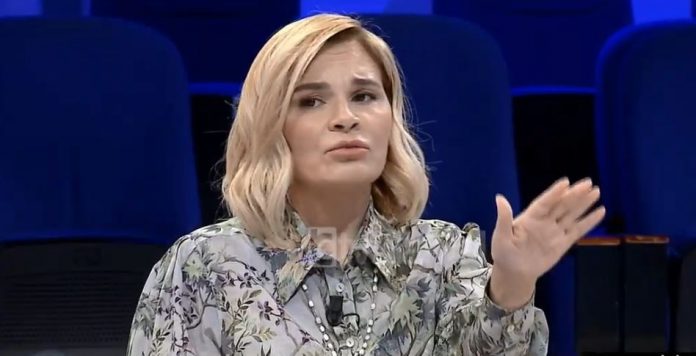 ME PASOJA NGA OPERACIONI/ Monikës i shpëton goja: Nuk bërtas dot në debat se…