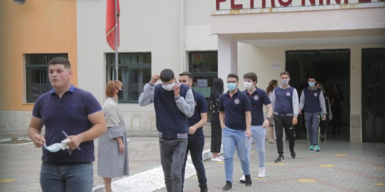COVID-19/ Situata në Shqipëri: 130 mësues dhe 60 nxënës të karantinuar. NXËNËSIT…