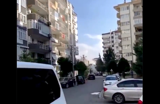 “O ZOT… O ZOT”/ Pamje tmerri nga Turqia, banorët dalin me vrap teksa pallati shembet