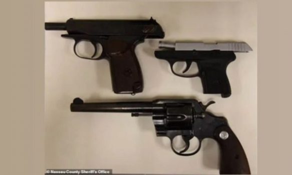 SHOKUESE/ “Vrau qenin e shtëpisë”, mori tri pistoleta në shkollë që t’ua tregonte shokëve, arrestohet 12-vjeçari