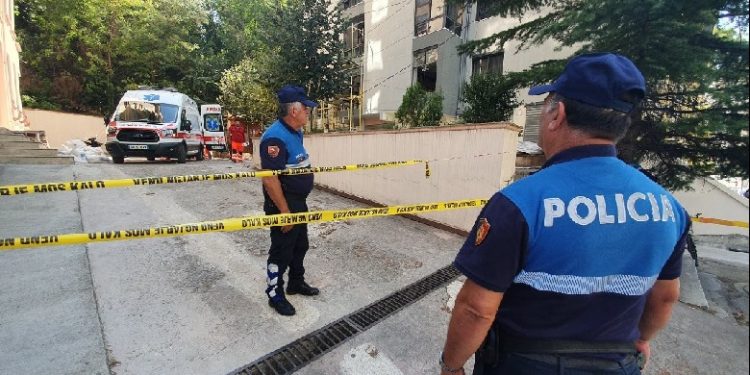 E RËNDË NË POGRADEC/ Po rregullonte antenën, 41-vjeçari bie nga kati i 5-të dhe humb jetën