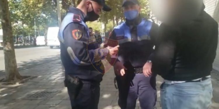 MASKAT ME DETYRIM/ Policia gjobit 706 qytetarë gjatë 24 orëve të fundit