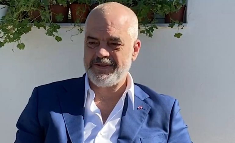 SHOQËROHEJ NGA VELIAJ DHE AHMETAJ/ Rama: Po rindërtohen shtëpitë e mbi 400 familjeve të dëmtuara nga tërmeti