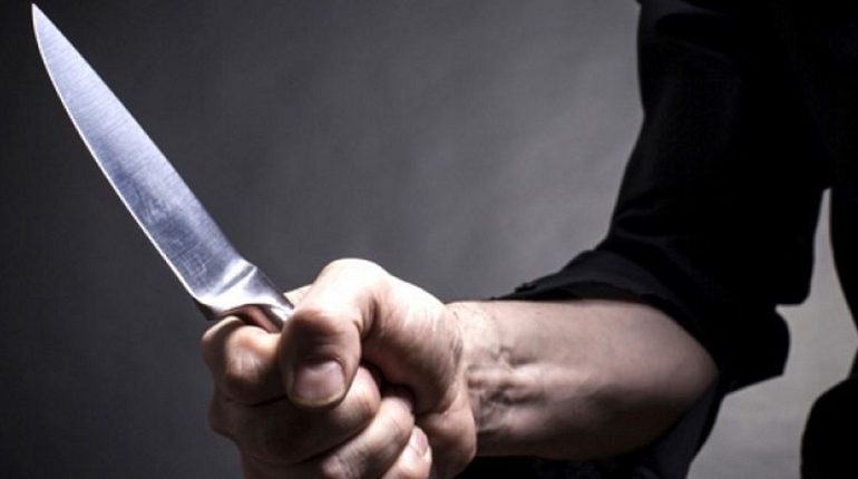 KONFLIKT PËR MOTIVE TË DOBËTA/ Plagosën me thikë 23-vjeçarin, arrestohen dy të rinjtë në Librazhd