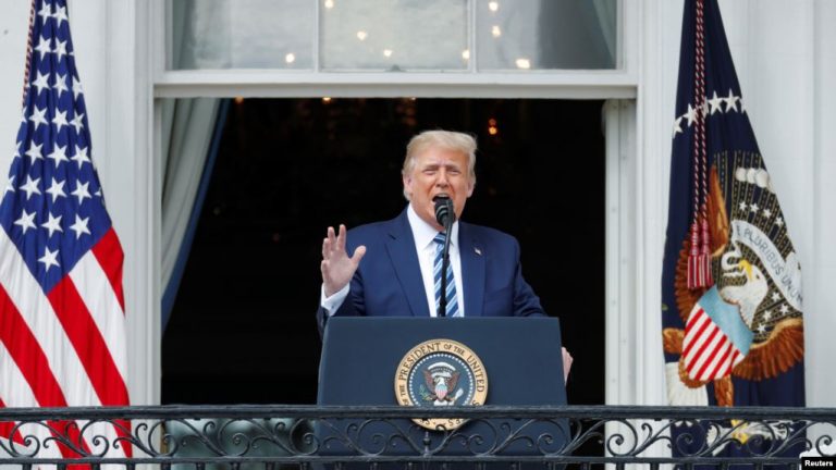 U INFEKTUA ME COVID/ Donald Trump jep mesazhin e parë nga ballkoni i Shtëpisë së Bardhë pas shërimit, flet para qindra njerëzve