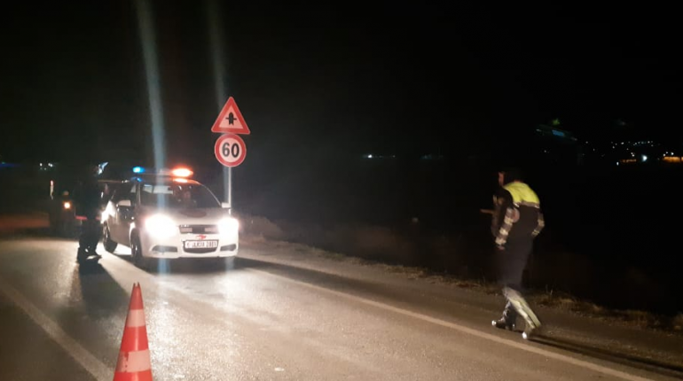 KAPEN 50 SIRIANË NË AKSIN KORÇË-POGRADEC/ Ishin fshehur një një mjet të tonazhit të rëndë