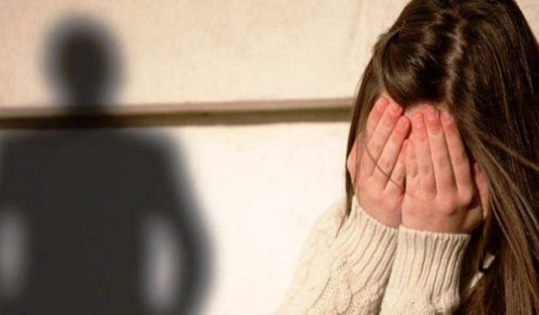 E RËNDË NË TIRANË/ Gruaja e xhaxhait i shiste mbesës virgjërinë online (DËSHMIA)