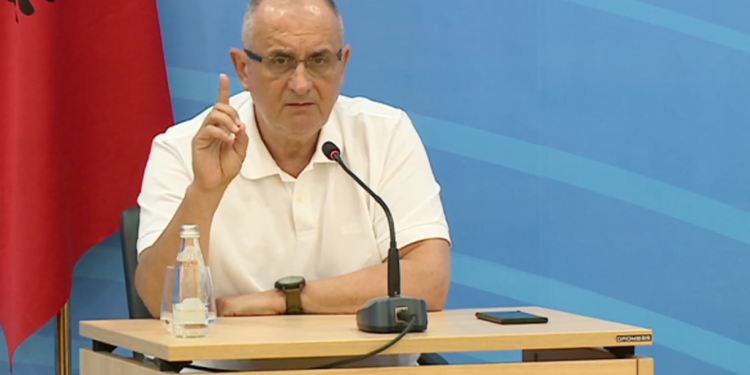 “OPOZITA E GAFAVE”/ Petrit Vasili thirrje qytetarëve: Tregohuni të papërgjegjshëm