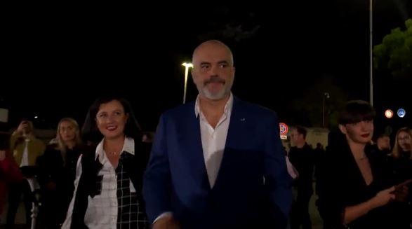PUBLIKON VIDEON/ Rama: Tirana, kryeqyteti me sheshin si zemër të hapur