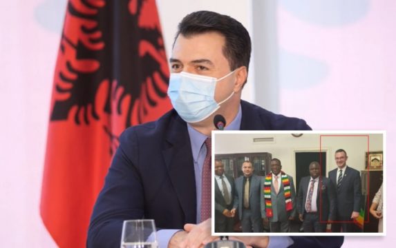 “E PYETE GERTI BOGDANIN PËR VIZITËN NË ZIMBABVE?” Basha kërcënon gazetaren: Që Top Channel është me Edi Ramën e dinë të gjithë, por pse…