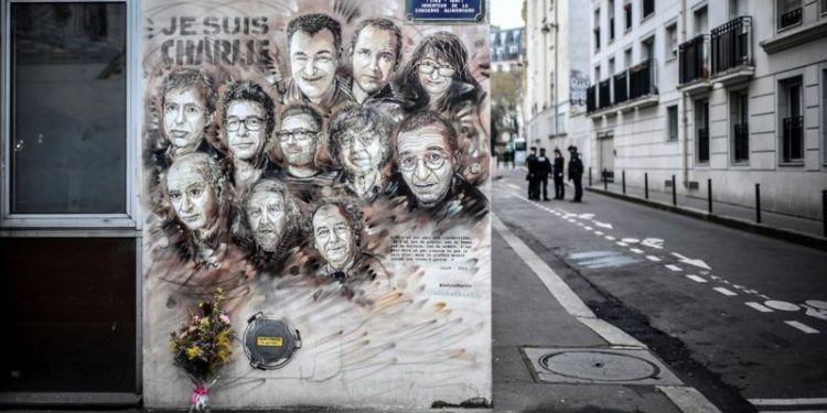 KORONAVIRUSI/ Pezullohet gjyqi i Charlie Hebdo, i dyshuari për sulmin rezulton me COVID-19