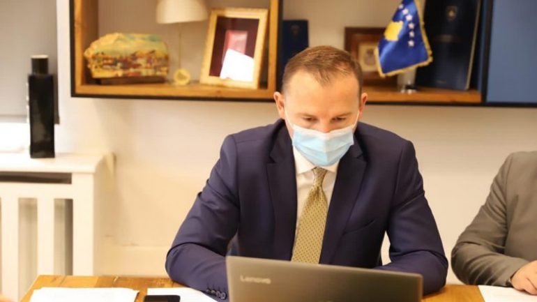 “MASAT MUND TË ASHPËRSOHEN”/ Ministri kosovar i Shëndetësisë: Nëse përkeqësohet situata nga Covid-19, do të…