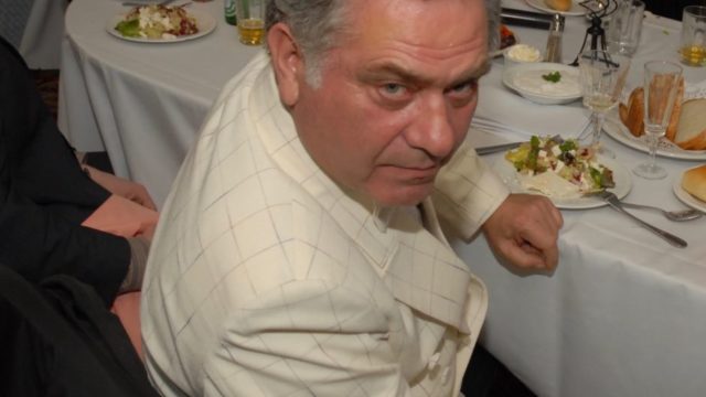 “LAMTUMIRË O I SHTRENJTI IM”/ Pëllumb Kulla mesazh pas vdekjes së Koço Devoles: Po qaj si asnjëherë tjetër, të mori kjo…