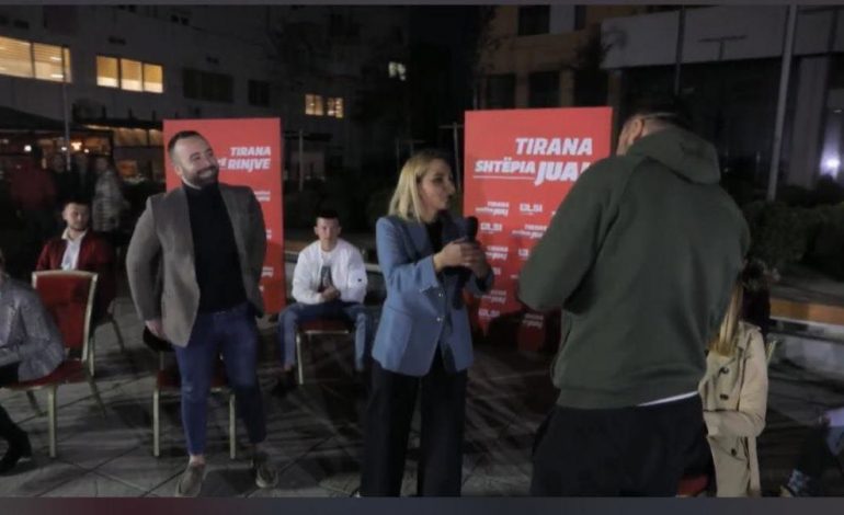 SKANDALI/ Monika Kryemadhi i jep kartën e anëtarësimit në LSI të dënuarit me burg