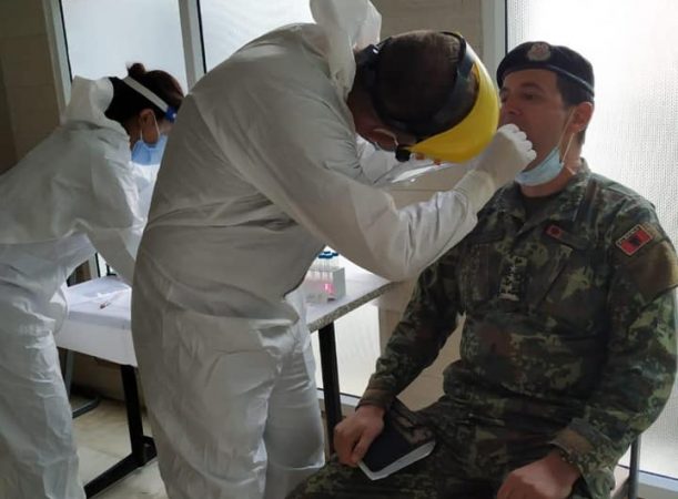 COVID-19/ Xhaçka: Mjekët e FA, shtyllë e fortë mbështetjeje për çdo efektiv e qytetar në këto kohë të vështira