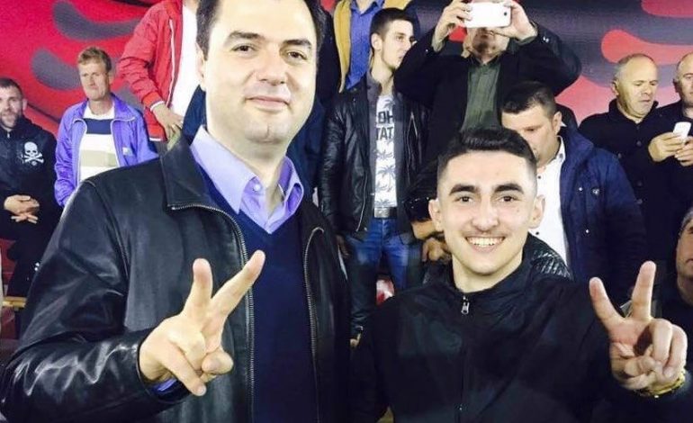 DALIN FOTOT/ I riu që u kap me SHOTGUN, djali i kreut të PD në Bulqizë (DETAJET)