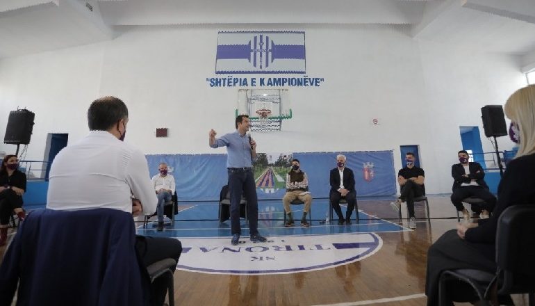 TAKIM ME TË RINJTË E FRESSH/ Veliaj: PS realizon ambiciet e çdo te riu, nuk i përdorim mish për top