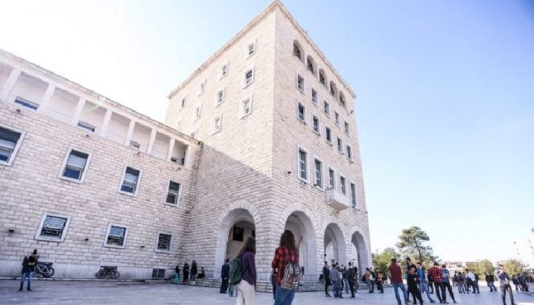 SOT NIS MËSIMI ONLINE NË UNIVERSITETE PËR NJË MUAJ/ 21 mijë studentë për herë të parë në fakultet, “kyçen” edhe konviktet