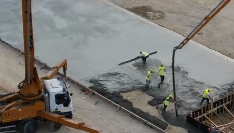 PUBLIKON PAMJET NGA KANTIERI I NDËRTIMIT NË LAÇ/ Rama: Zemra e qytetit po rizgjohet nga rrënojat e tërmetit (VIDEO)