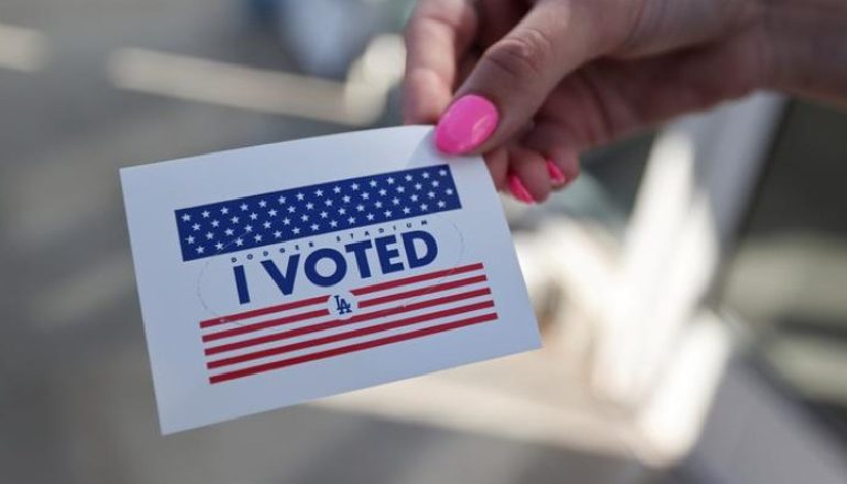 AMERIKA VOTON/ Kur pritet të mbyllen qëndrat e votimit dhe çfarë pritet të ndodhë ?