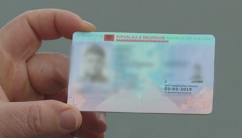 KARTAT E ID QË KANË SKADUAR NË 2020-ËN/ Funksionale deri në dhjetor: Aplikimi në e-Albania për të shmangur rradhët