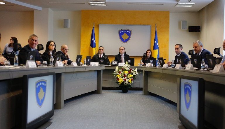PAS ARRESTIMIT TË THAÇIT NË HAGË/ Hoti mbledhje urgjente me ministrat që në mëngjes