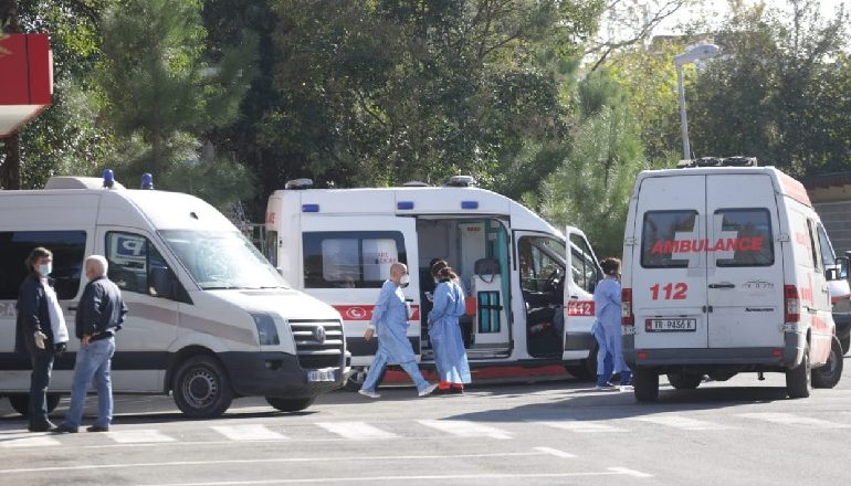 RËNDOHEN SHIFRAT E COVID-19/ Më shumë se 590 të infektuar në 24 orë, 11 persona humbin jetën për shkak të COVID