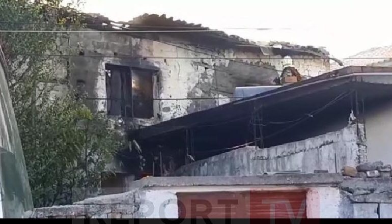 ZJARR NË SHTËPINË NË VLORË/ Shkak u bë një bombul gazi në kuzhinë e cila mori flakë